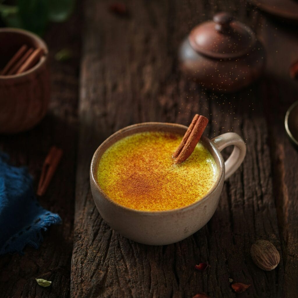 抗氧化食物｜暖心薑黃豆奶：強效抗發炎飲品